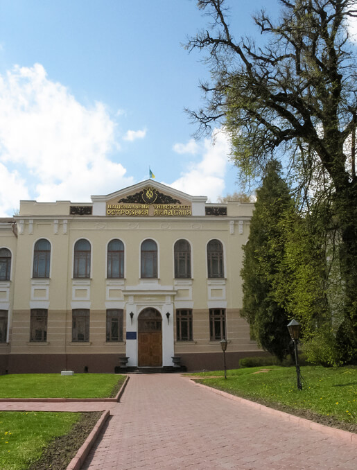 Die Nationale Universität Ostroh Akademie ist eine der betroffenen Schulen, deren Website gehackt wurde.